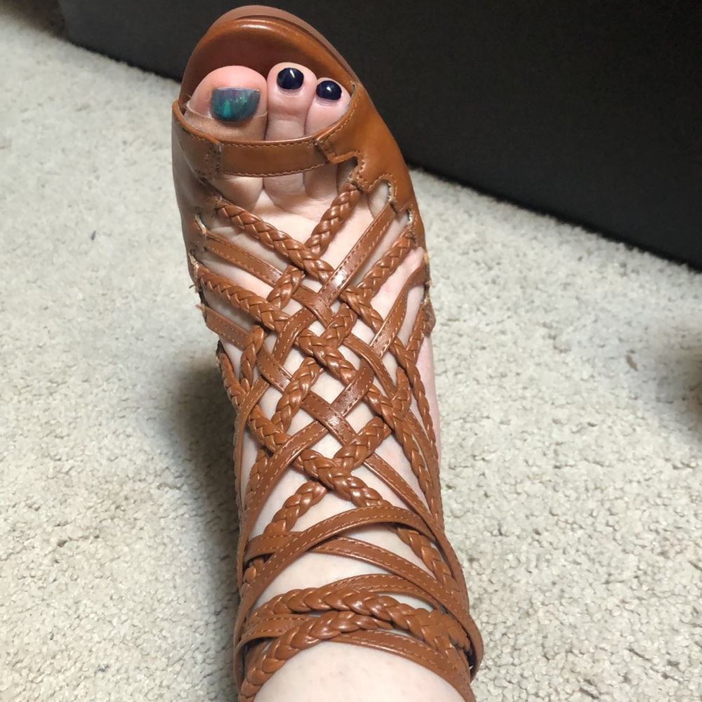Colin Stuart Woven cage heeled sandal. - Picture 6 of 6